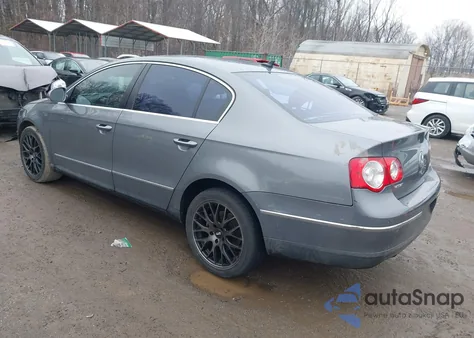 2008 Volkswagen Passat Lux z USA, uszkodzony, nr VIN WVWEK73C28P044423